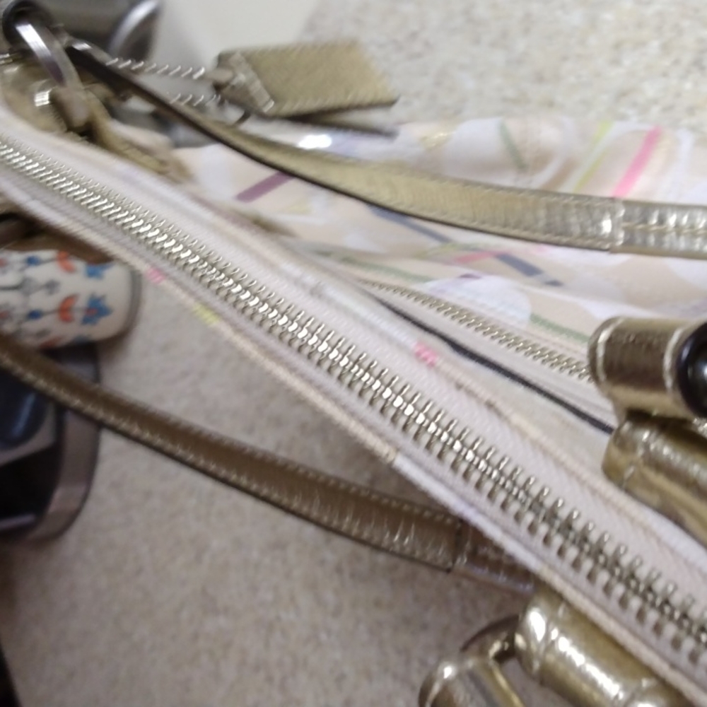 Coach Handbag - Picture 4 of 6